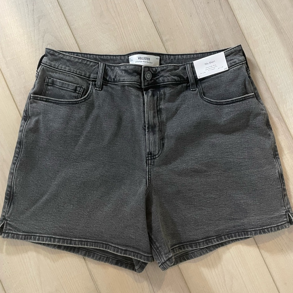 Hollister ultra high-rise black 90s denim shorts 5”